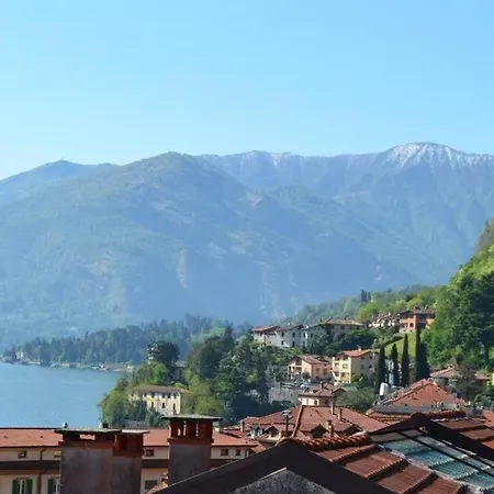 Vakantiehuis Como, Beautiful Palazzo Apartment, View *