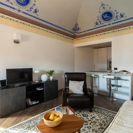 Como, Beautiful Palazzo Apartment, View Vakantiehuis Menaggio