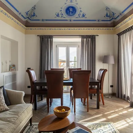 Vakantiehuis Como, Beautiful Palazzo Apartment, View Menaggio