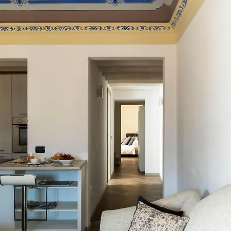 Vakantiehuis Como, Beautiful Palazzo Apartment, View Menaggio