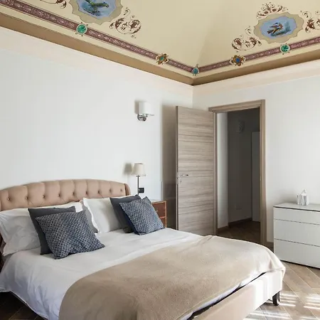 Vakantiehuis Como, Beautiful Palazzo Apartment, View Menaggio